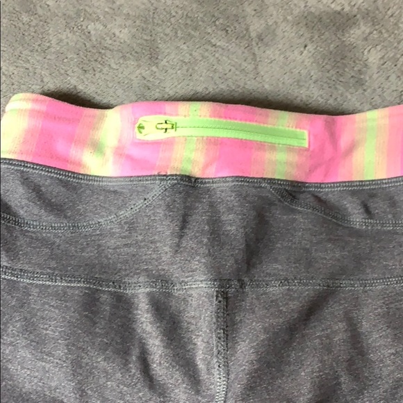 Ivivva crop leggings w/ 4 pockets: side, zip, coin - Picture 4 of 7